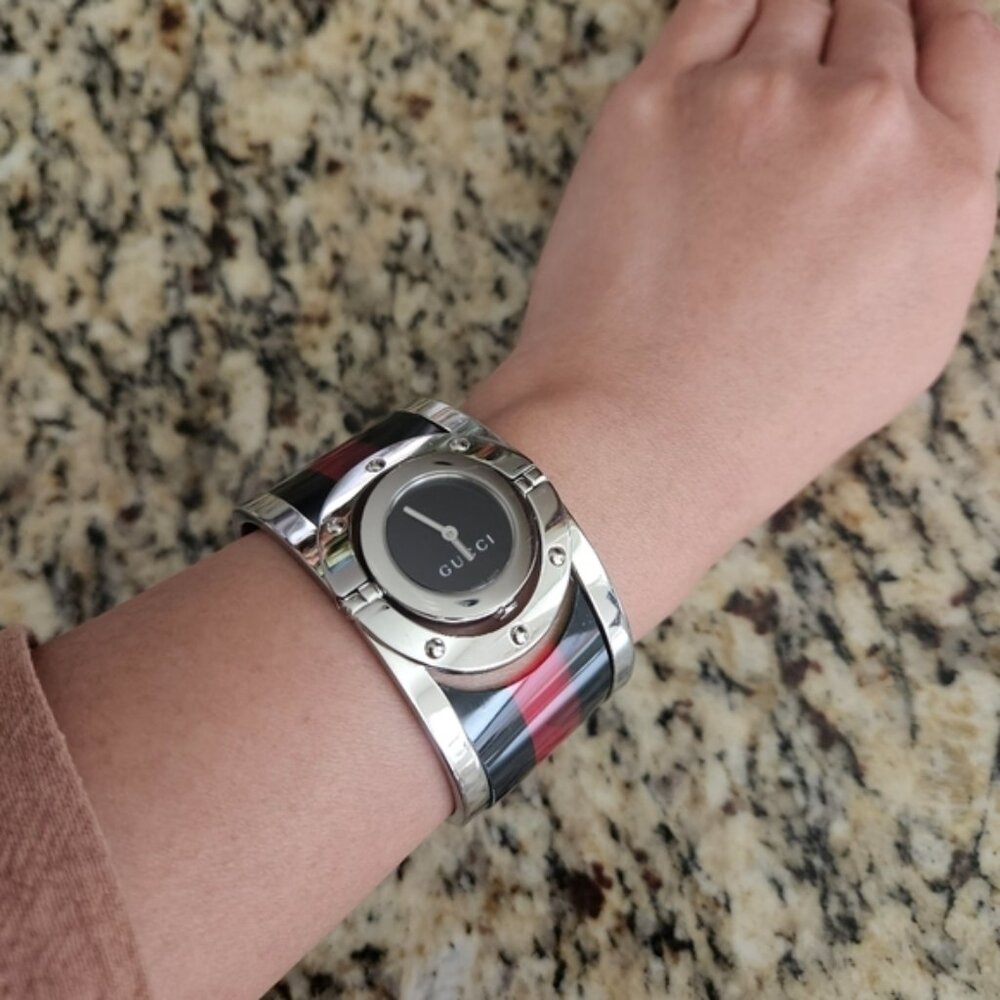 Gucci 112 23mm Unisex Black/Reds Watch - Picture 14 of 14